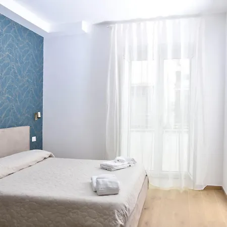 Rivieras House - Pensión 4*