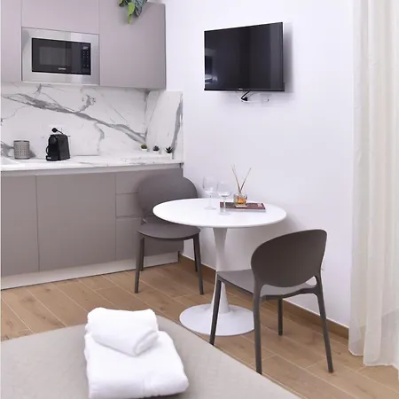 Rivieras House - Pensión 4*