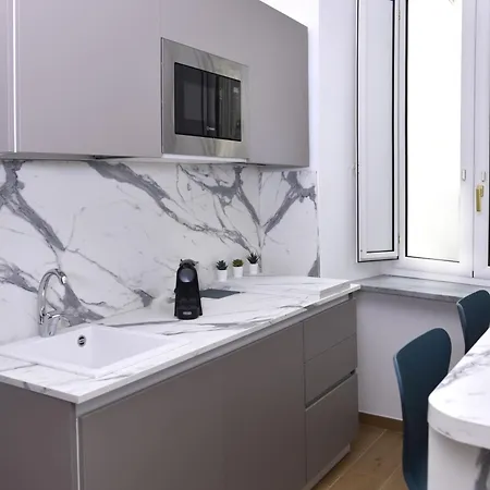 Rivieras House - Pensión 4*