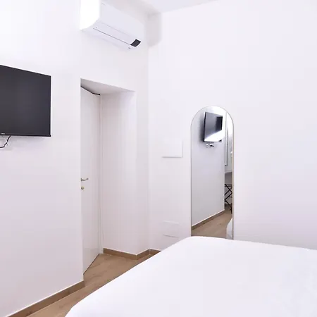 Rivieras House - Pensión 4*