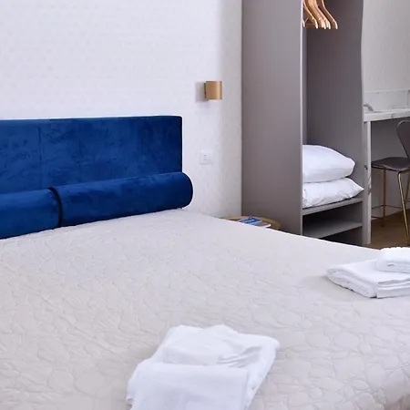 Rivieras House - Pensión 4*