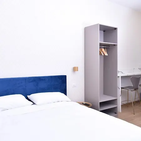 Rivieras House - Pensión 4*