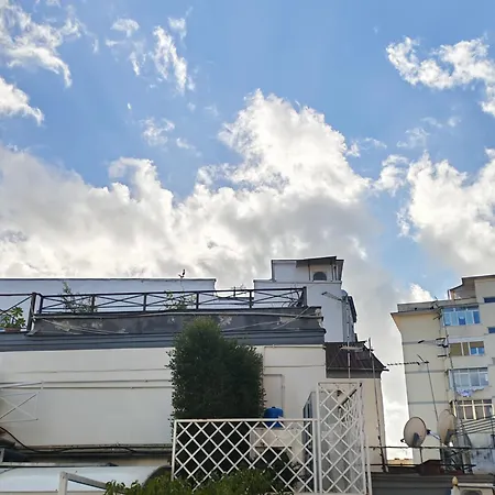 Rivieras House - Pensión Nápoles